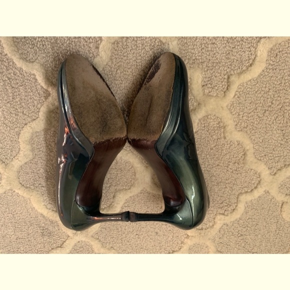 Stuart Weitzman Luxury Metallic Green Patent Leather Pumps Heels 7.5 N Shoes - Picture 11 of 11